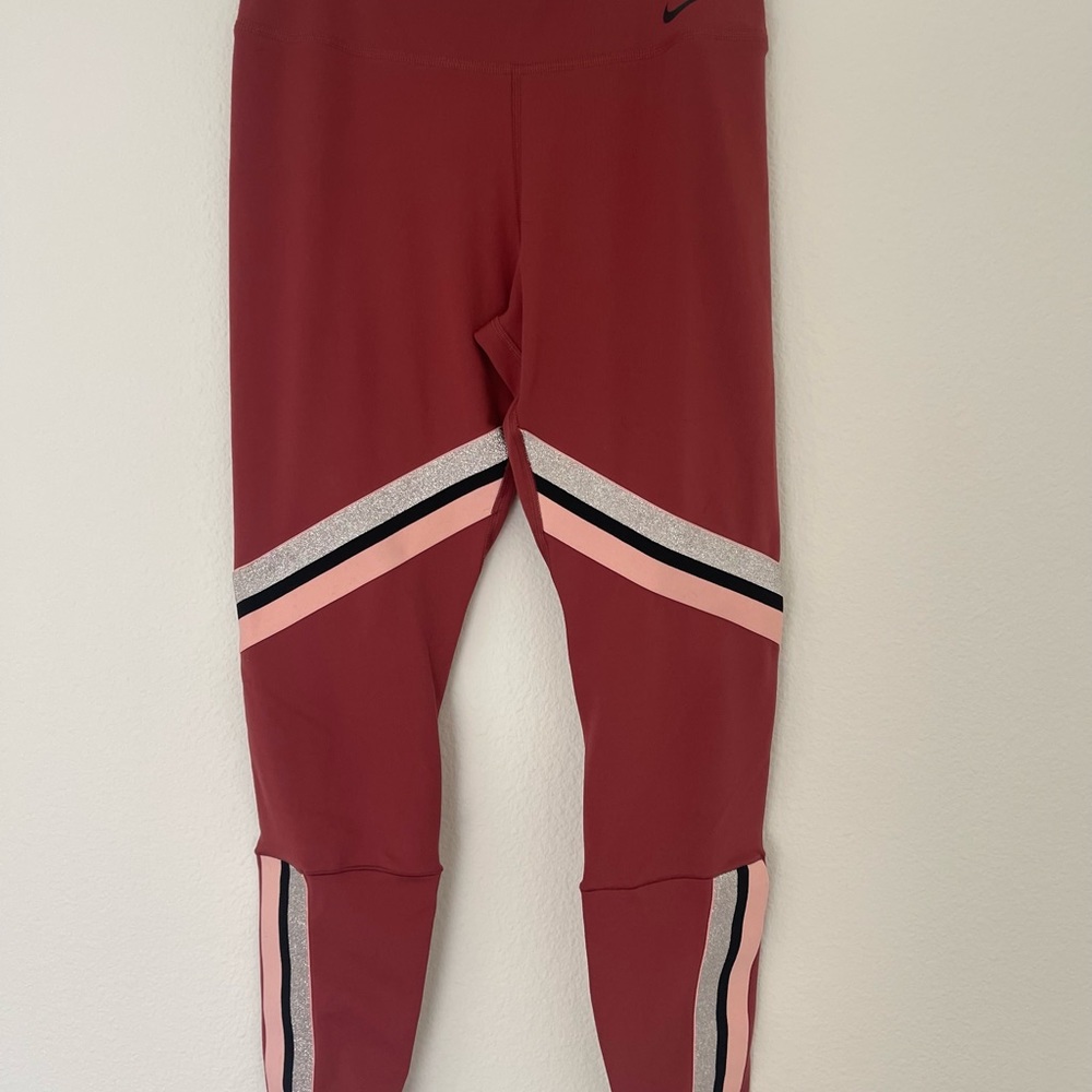 Nike dryfit.Lightly worn. Size M